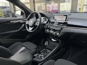 BMW X2 sDrive20i LED Aut. Pano Navi PA PDC Shz DAB Bild 5