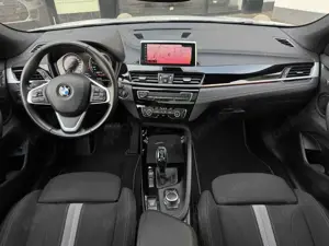 BMW X2 sDrive20i LED Aut. Pano Navi PA PDC Shz DAB Bild 3