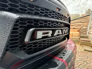 Dodge RAM RAM1500 5,7l Quad Cap 4x4 automatic 6-Sitzer