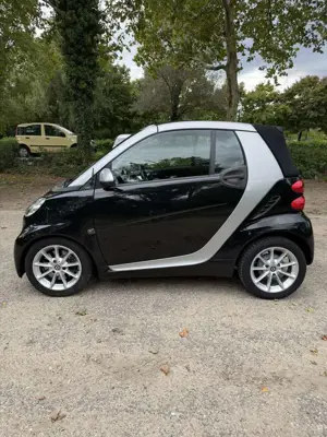 smart forTwo cabrio softouch passion micro hybrid drive Bild 3