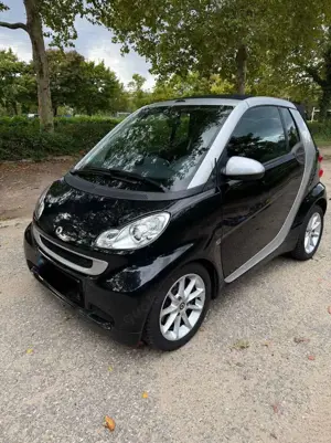 smart forTwo cabrio softouch passion micro hybrid drive Bild 2