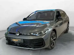 Volkswagen Passat Variant 2.0TDI R-Line DSG 4M Leder AHK LE Bild 2