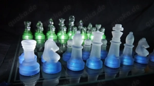 XL Star Deluxe Schachspiel Schachfiguren Design + Schachbrett aus Glas Bild 4