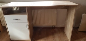 Einfacher Schreibtisch
