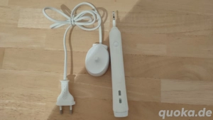 elektrische Zahnbürste OralB mit Ladegerät 