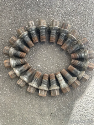 Verkaufe 20 originale Radschrauben für Mercedes E-Klasse