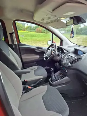 Ford Tourneo Courier Bild 4