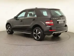 Mercedes-Benz ML 320 CDI 4M Sport-Paket ext/int+Comand+Aut+PTS Bild 3