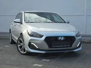 Hyundai i30 Fastback Premium (Automatik/Kamera)
