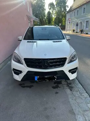 Mercedes-Benz ML 350 BlueTEC 4MATIC 7G-TRONIC Edition 1