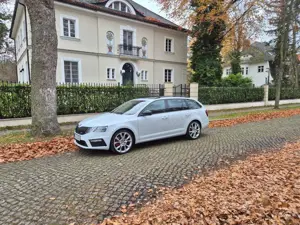 Skoda Octavia DSG RS Pano Alcantara Canton