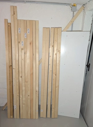 Holzpaket 18tlg   5 Balken (3 KVH + 2 sägerau), 12 Latten, 1 Spanplatte Kant Bau Holz Leisten 