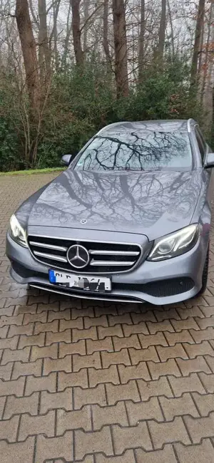 Mercedes-Benz E 300 Avantgard