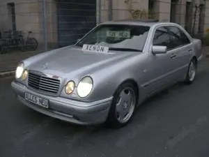 Mercedes-Benz E 420 -V8-AMG*  motor M-119*1.Hd*30 j-H-Kenz.*TÜV-NEU