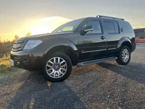 Nissan Pathfinder Bild 2