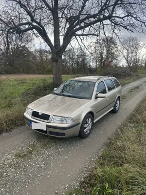 Skoda Octavia 1.6 Ambiente Bild 2