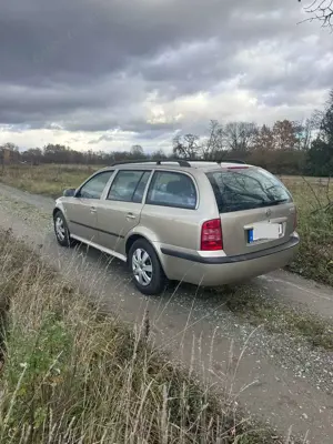 Skoda Octavia 1.6 Ambiente Bild 4