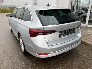 Skoda Octavia Combi 2.0 TSI DSG 4x4 Style 17"+NAVI-COL Bild 3