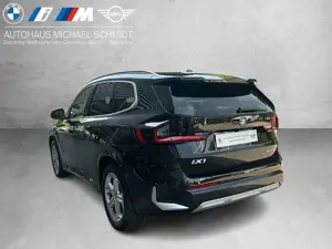 BMW iX1 xDrive30  xLine DAB LED RFK Komfortzg. Shz Bild 3