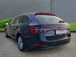Skoda Superb Combi Style 4x4+Anhängerkupplung+Standheizung+Navi Bild 2