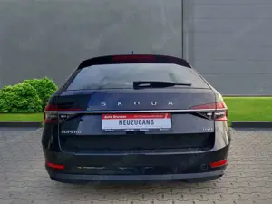 Skoda Superb Combi Style 4x4+Anhängerkupplung+Standheizung+Navi Bild 3