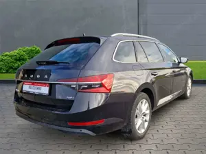 Skoda Superb Combi Style 4x4+Anhängerkupplung+Standheizung+Navi Bild 4