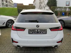 BMW 320 d touring xDrive Sport Line *LEDER*PANO*STHZ Bild 5