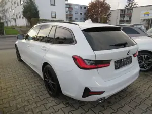 BMW 320 d touring xDrive Sport Line *LEDER*PANO*STHZ Bild 4