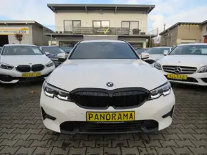 BMW 320 d touring xDrive Sport Line *LEDER*PANO*STHZ Bild 2