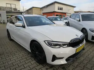 BMW 320 d touring xDrive Sport Line *LEDER*PANO*STHZ Bild 3
