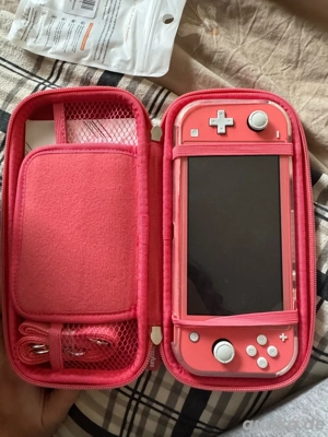 Nintendo Switch Lite Pink + 2 Spiele zh verkaufen