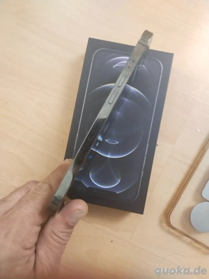 iPhone 12 Pro Max  Farbe Graphit.Aus Privat: