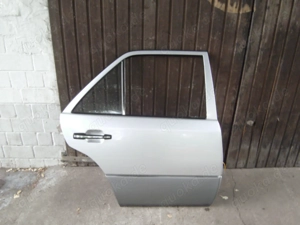 Tür hinten rechts  für einen DB 124 Limousine Bj 91 in Brilliantsilber Metallic