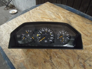  Instumententeil mit Drehzahlmesser für einen DB 124 300D Bj. 91 Bild 2