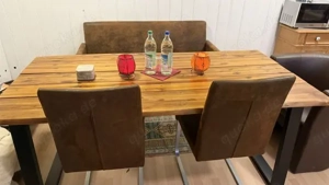 Schöne Sitzgarnitur mit Echtholztisch 
