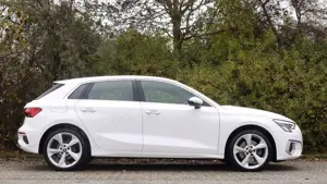 Audi A3 Sportback 30 g-tron advanced Sportsitz S-line Bild 4
