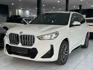 BMW iX1 30 xDrive*M-PAKET*KAMERA*LED-SCHW*SHZ*ALCANT