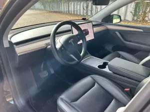 Tesla Model Y Model Y Long Range Dual Motor AWD Bild 3