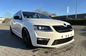 Skoda Octavia 3 RS 5E PANO LKM AHK DSG XENON CANTON