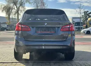 BMW 218 d Active Tourer Sport Line / Scheckheft / AHK Bild 4