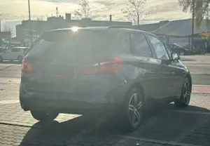 BMW 218 d Active Tourer Sport Line / Scheckheft / AHK Bild 5
