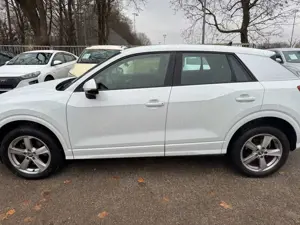 Audi Q2 30 TFSI sport Navi PDC SHZ Bild 5