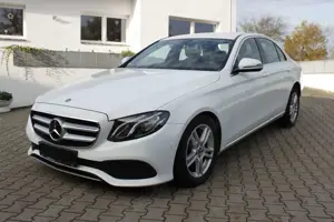 Mercedes-Benz E 220 d - Automatik-Navi-Kamera-Tempomat-PDC