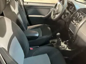 Dacia Duster Black Shadow 4x2 Navi SHZ PDC R-Cam Bild 2