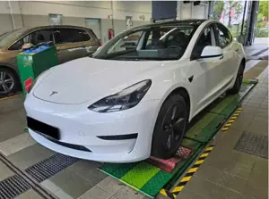 Tesla Model 3 Autopilot*LED*Wärmepumpe*Leder*Pano*ACC