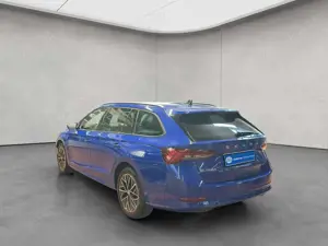 Skoda Octavia Combi 2.0 TDI DSG Ambition AHK schwenkbar Bild 3