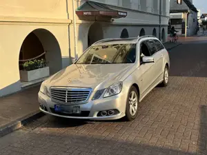 Mercedes-Benz E 220 E 220 T CDI DPF BlueEFFICIENCY Automatik Elegance