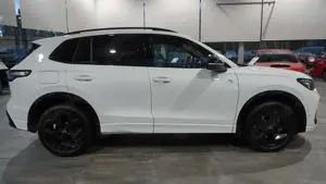 Volkswagen Tiguan 2.0 TDI 4M 2x R-Line*ACC*AHK*STHZ*360°KAM Bild 4