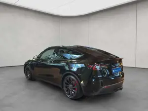 Tesla Model Y Performance Dual Motor AWD Bild 3