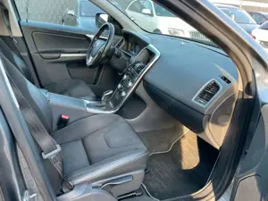 Volvo XC60 D3 Momentum Automat  Facelift Digital 1Hand Bild 5